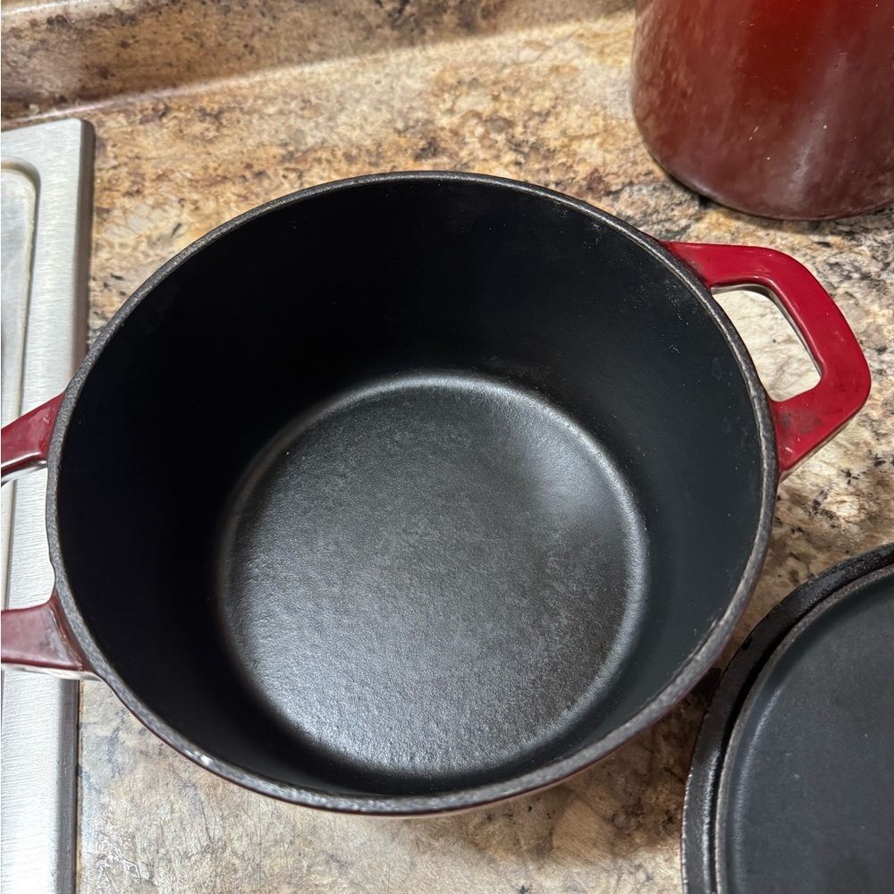 HK Iron Pot - Picture 2 of 6